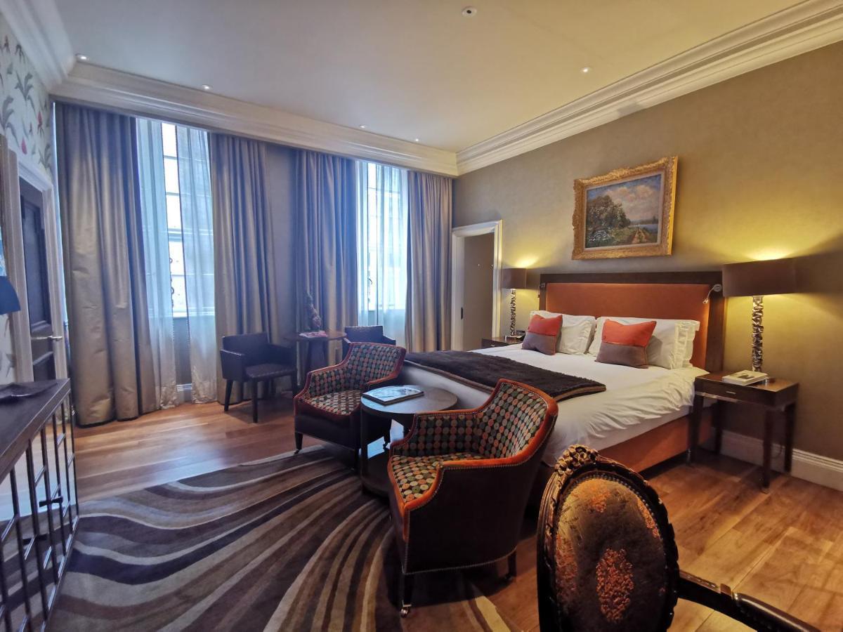 The Roseate Reading Hotel Exterior foto A room at the hotel
