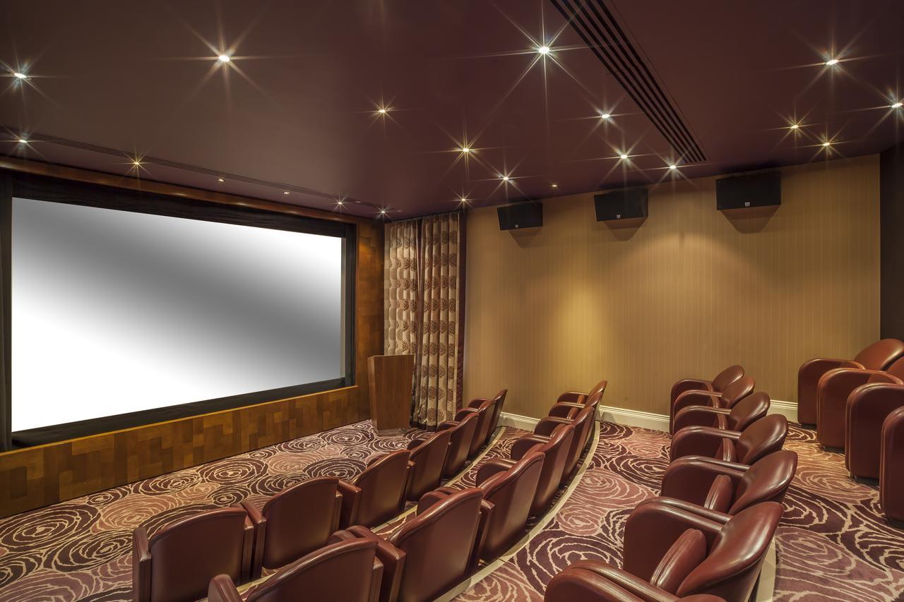 The Roseate Reading Hotel Exterior foto The cinema at The Dorchester
