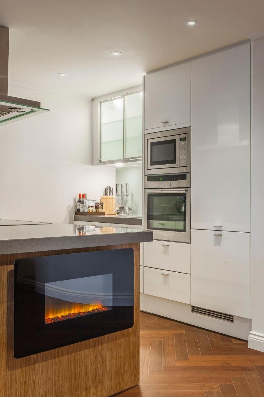 The Roseate Reading Hotel Exterior foto A modern kitchen