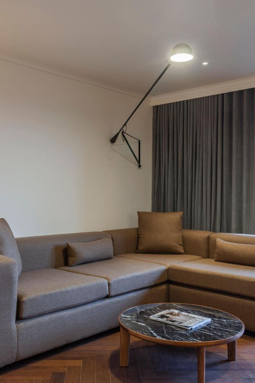 The Roseate Reading Hotel Exterior foto A curtain