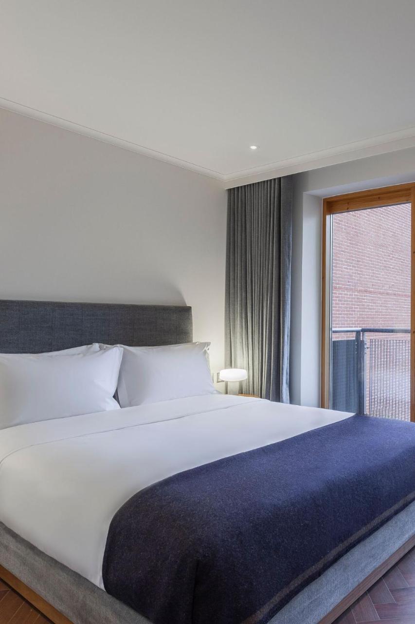 The Roseate Reading Hotel Exterior foto A bedroom at the hotel
