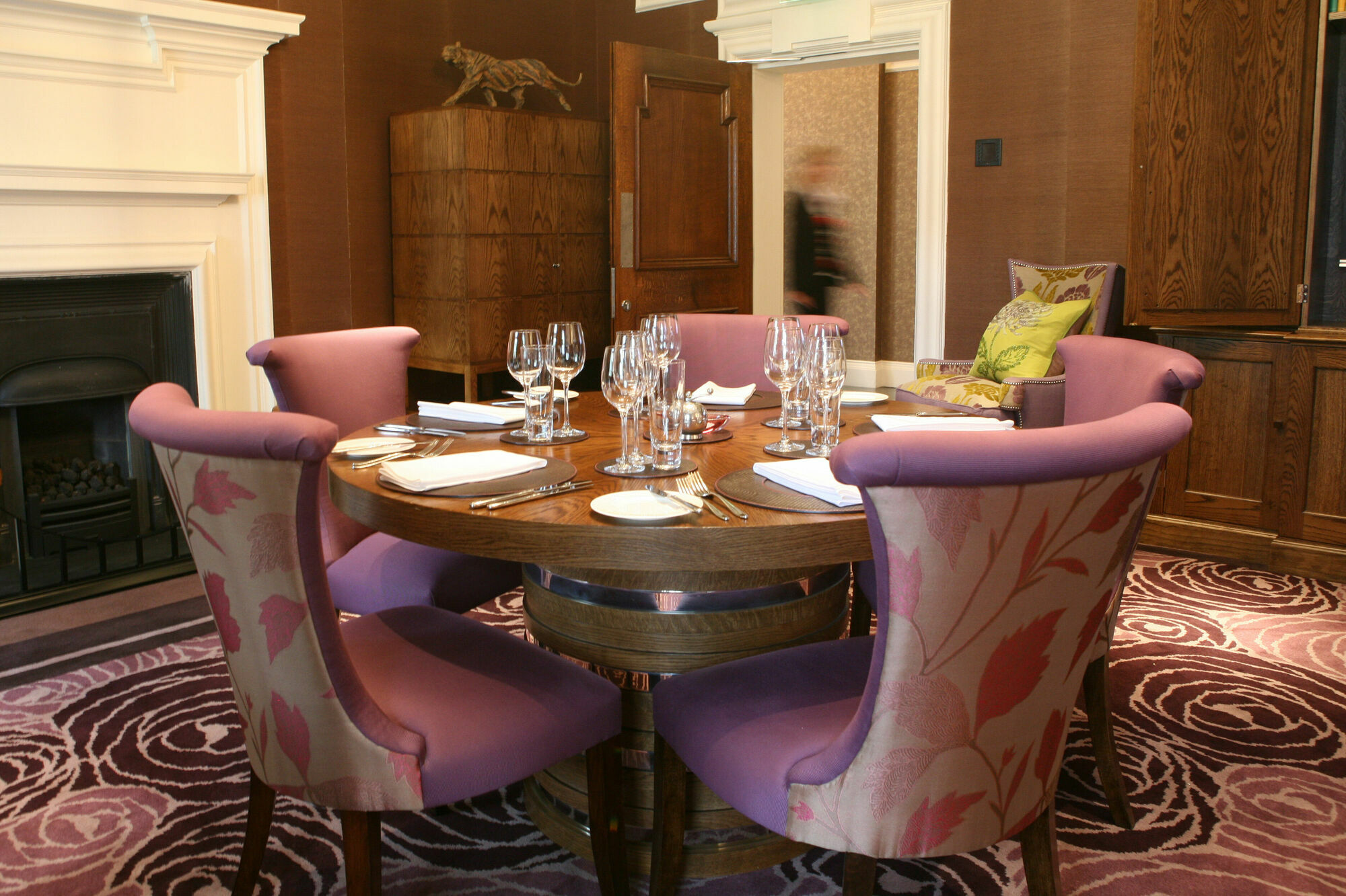 The Roseate Reading Hotel Exterior foto The dining room at the hotel