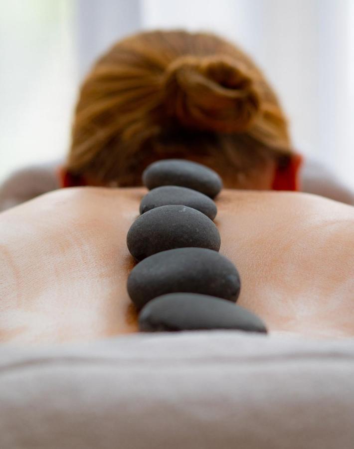 The Roseate Reading Hotel Exterior foto Hot stone massage